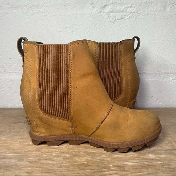 SOREL | Joan of Artic Wedge II Chelsea Boot | Camel Brown | Size 6.5 - Picture 5 of 9